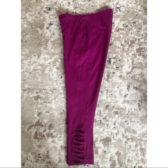 Yogalicious Capri Leggings - Picture 3 of 4